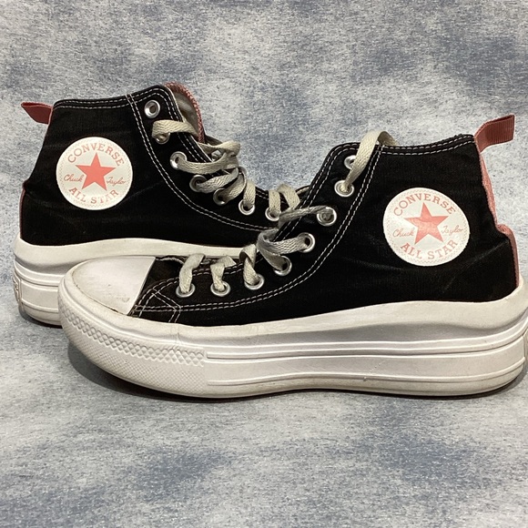 Converse Chuck Taylor All Star Lugged Canvas Women's Shoes Sz 7 Pink Trim - Picture 1 of 9